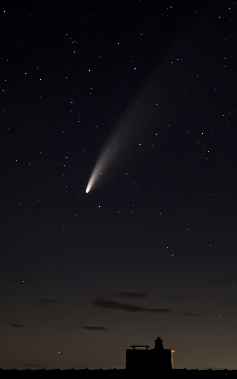 Der Komet Neowise über der Fasanenstarße